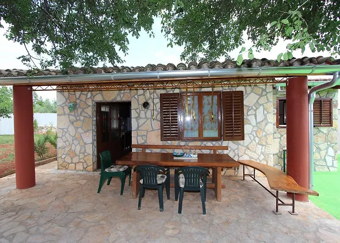 Holiday House Nar